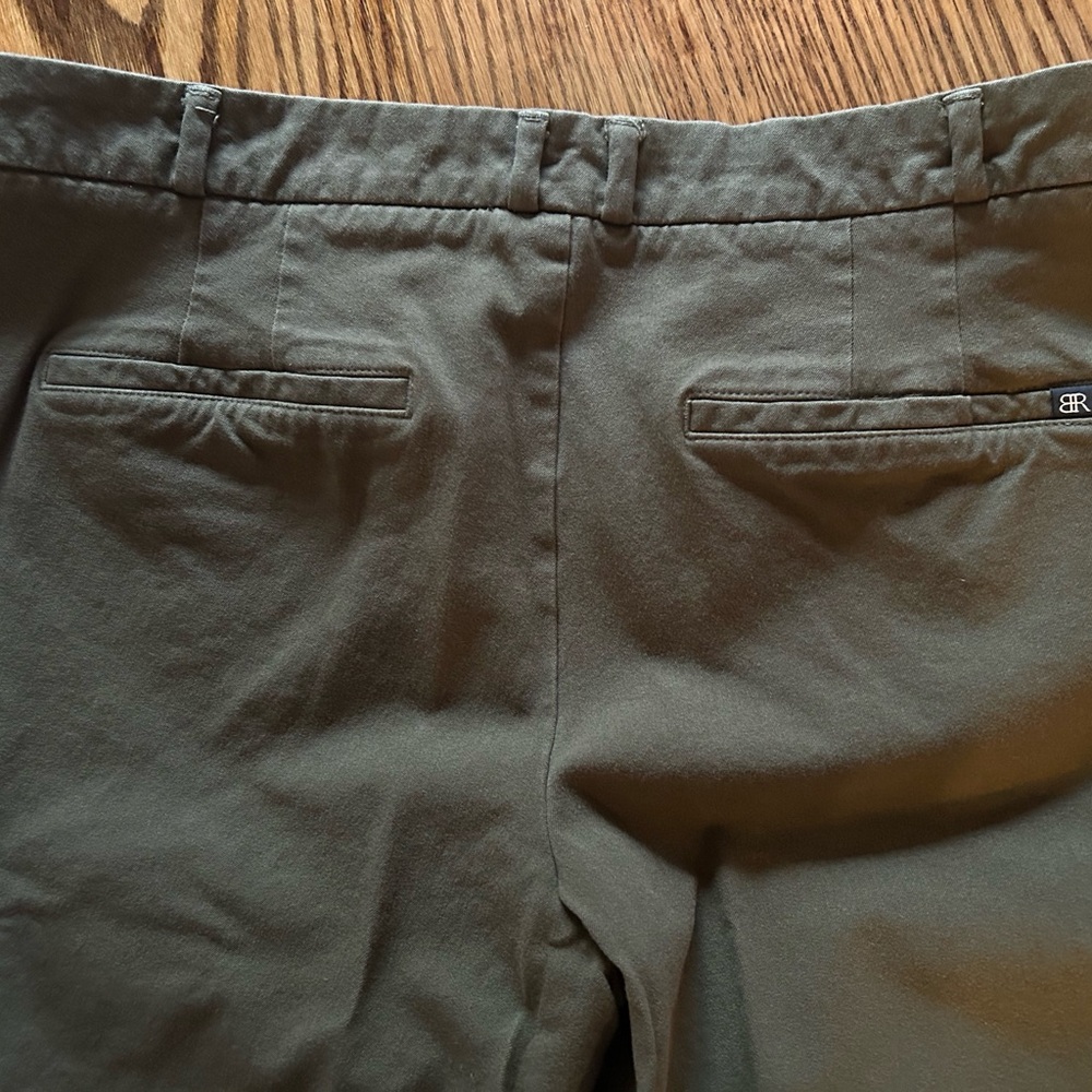 Banana Republic Green Chinos, Capri with Smooth Finish - Picture 5 of 7